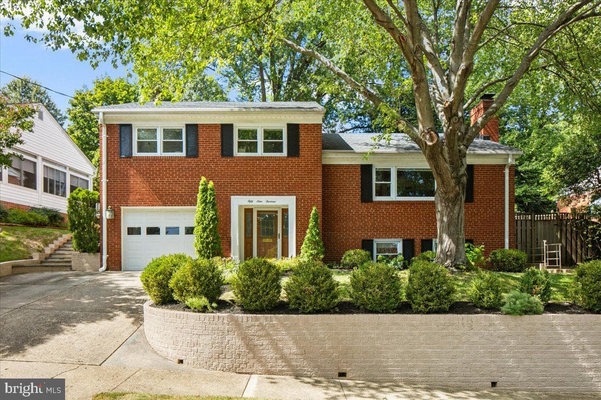 5913 4Th - Photo 1