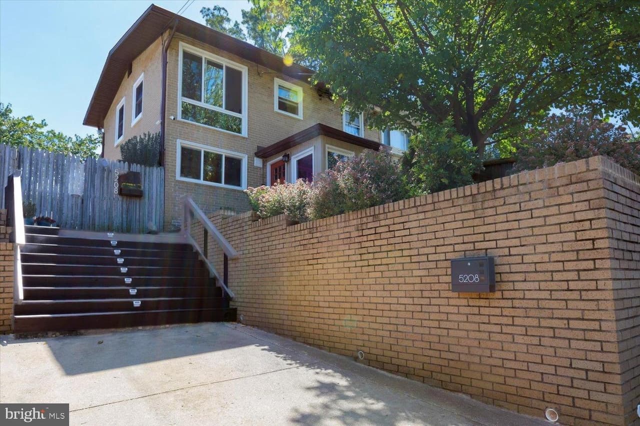 5208 10Th - Photo 1