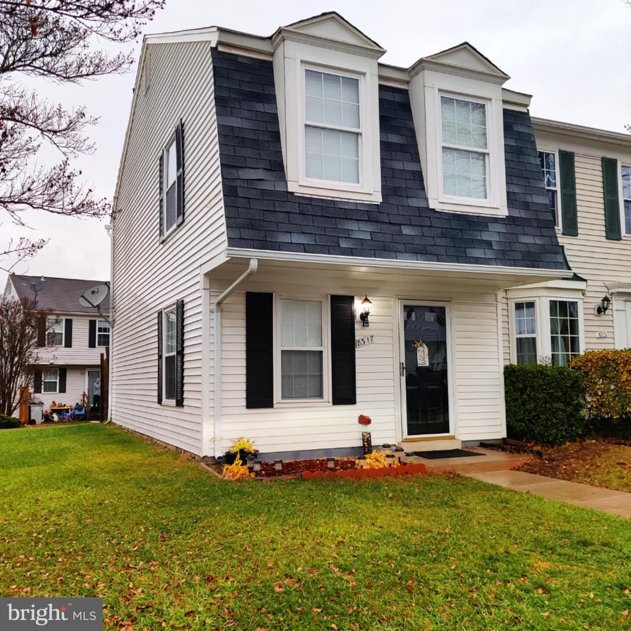 8317 Georgian - Photo 1