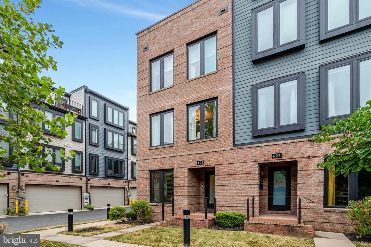 601 Slade - Photo 1