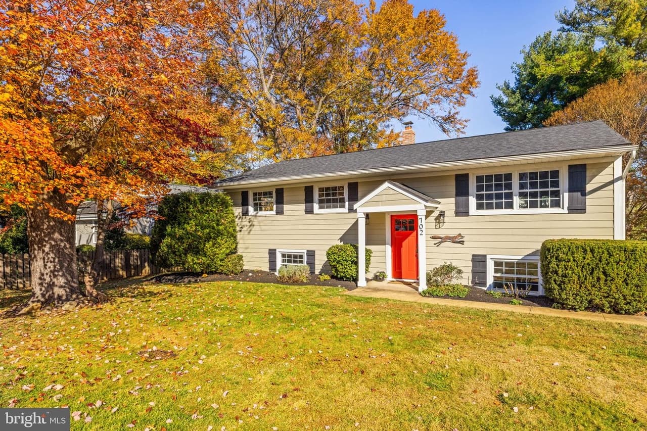 702 Stonewall - Photo 1