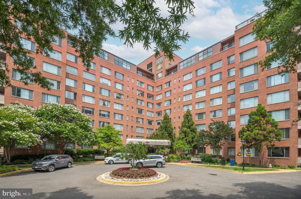 1111 Arlington Boulevard Unit#530 - Photo 1