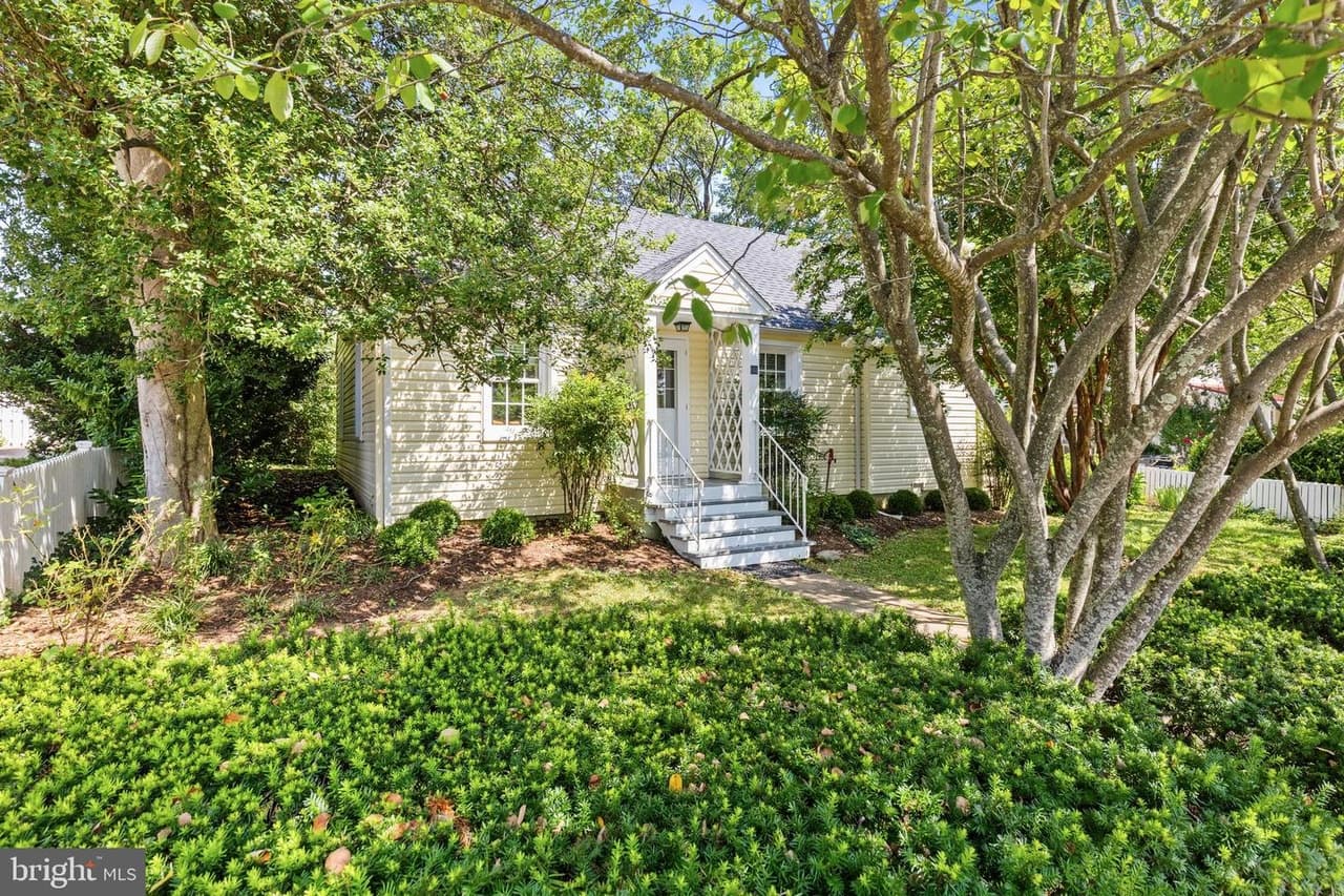 106 W Marshall - Photo 1