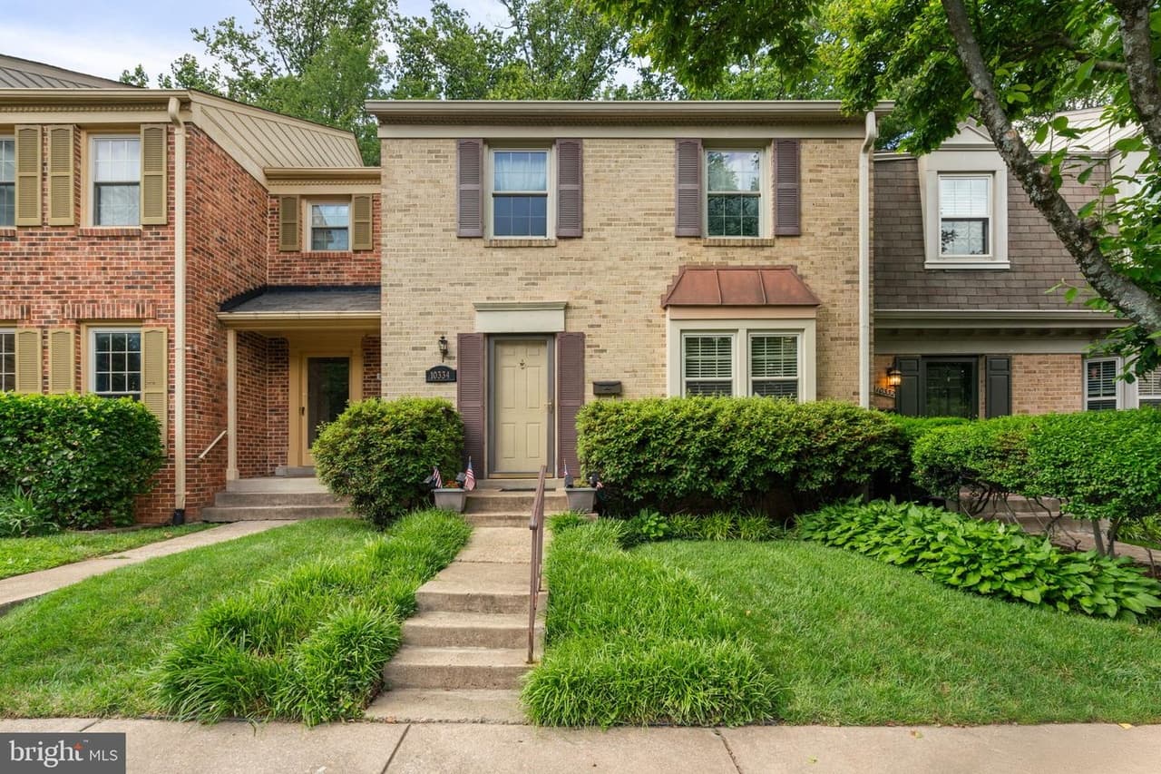 10334 Hampshire Green - Photo 1