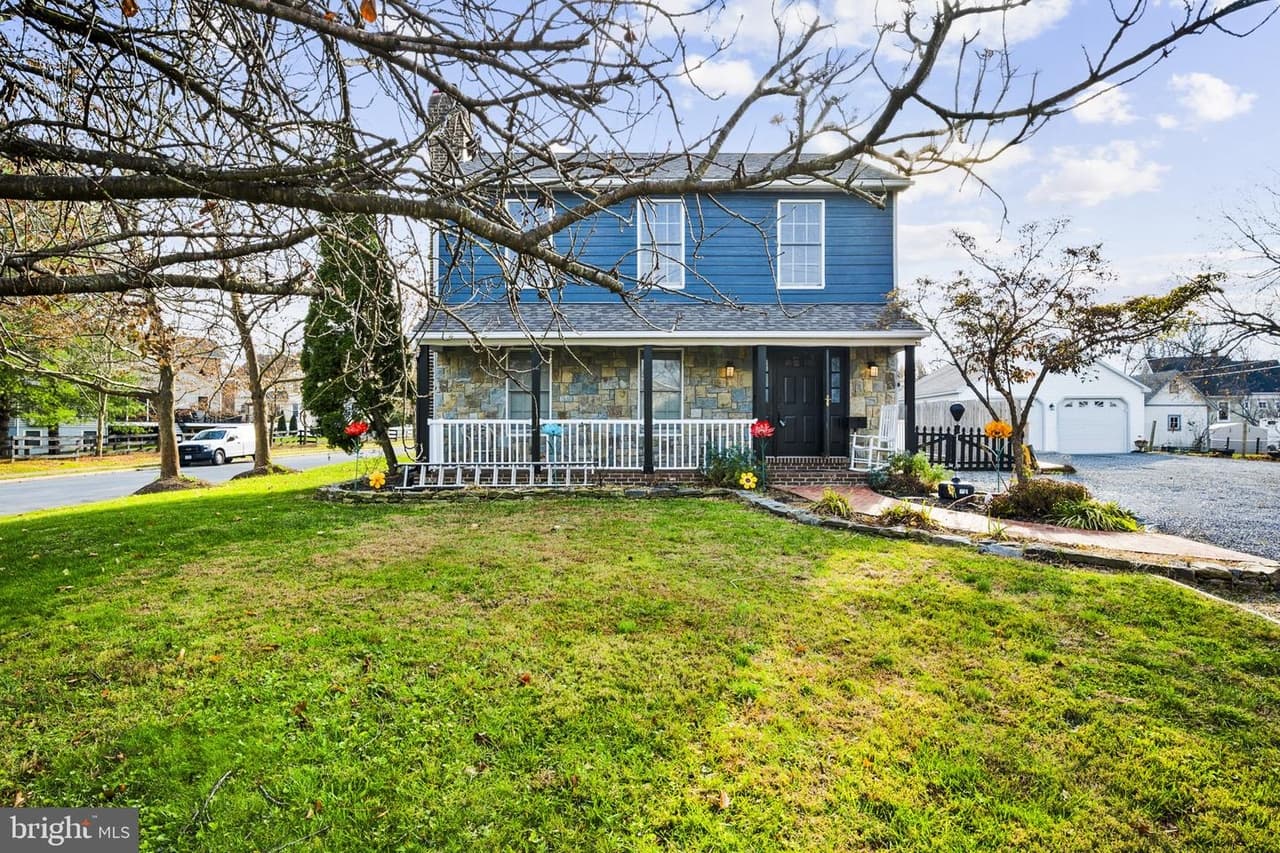 220 E Colonial - Photo 1