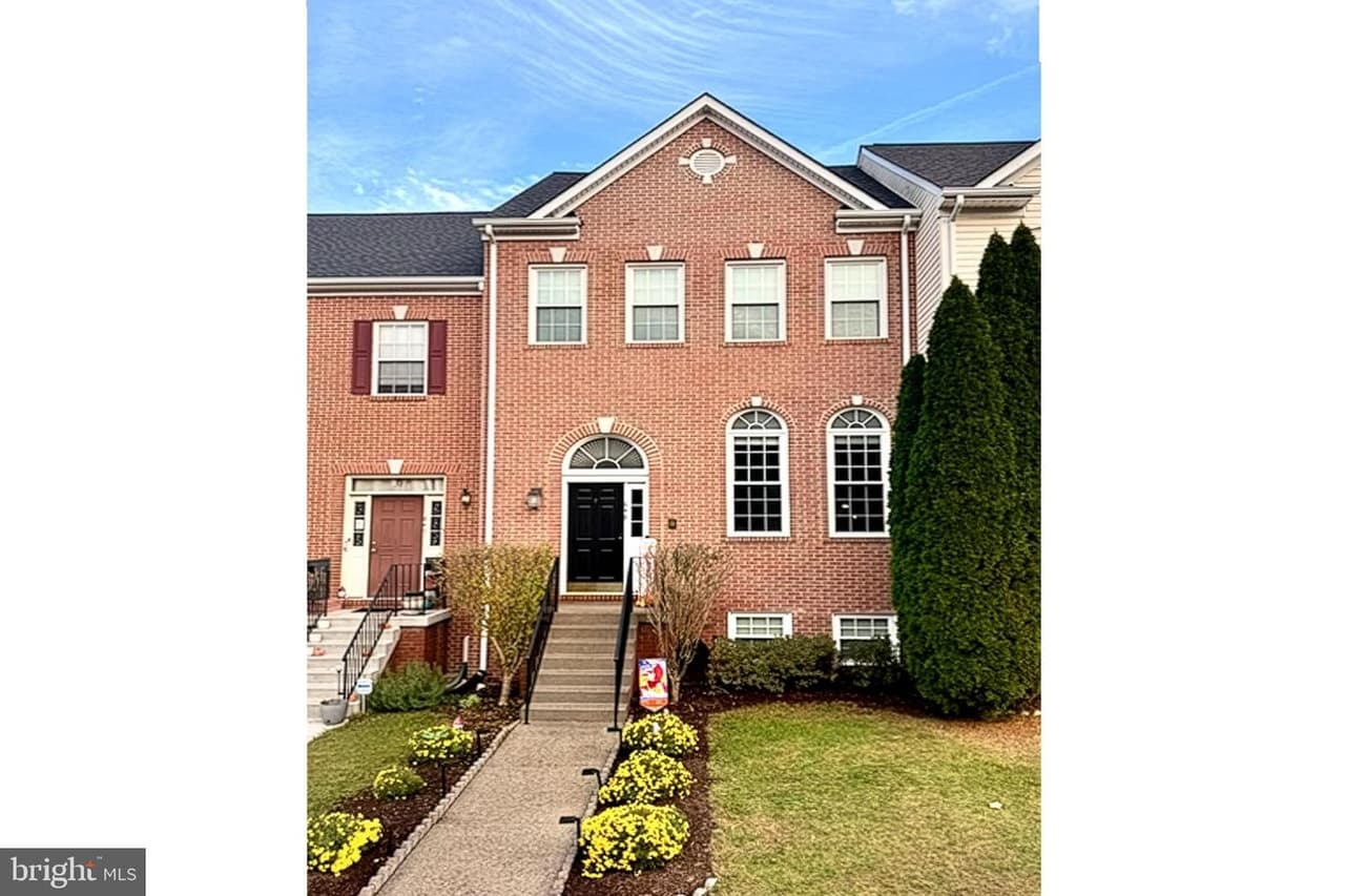 648 Burnside - Photo 1