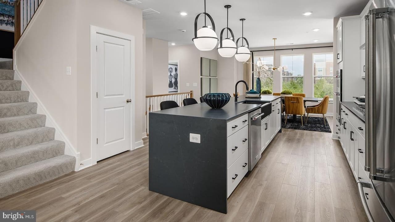 45243 Temple Bar - Photo 1