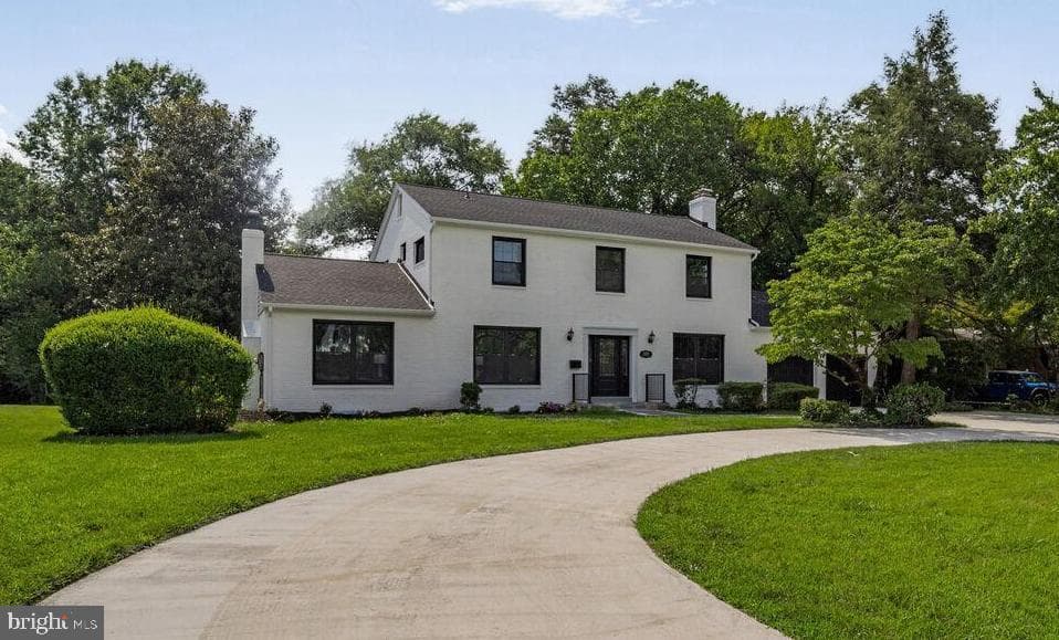 520 N Quaker - Photo 1