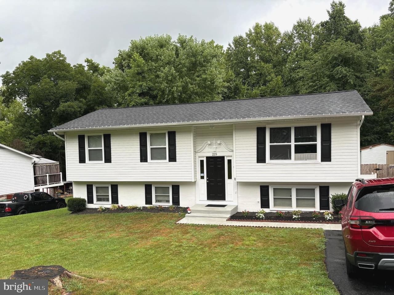 225 Oak Grove - Photo 1