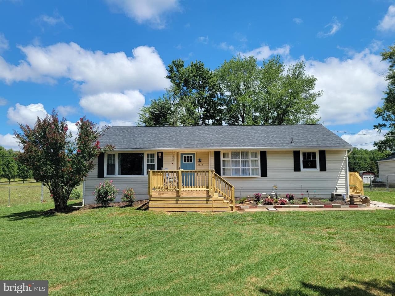 2534 Poplar - Photo 1