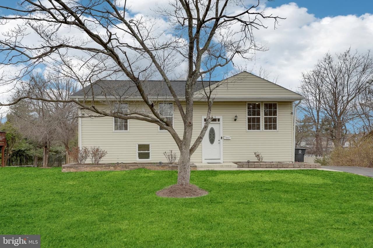 209 Belmont - Photo 1