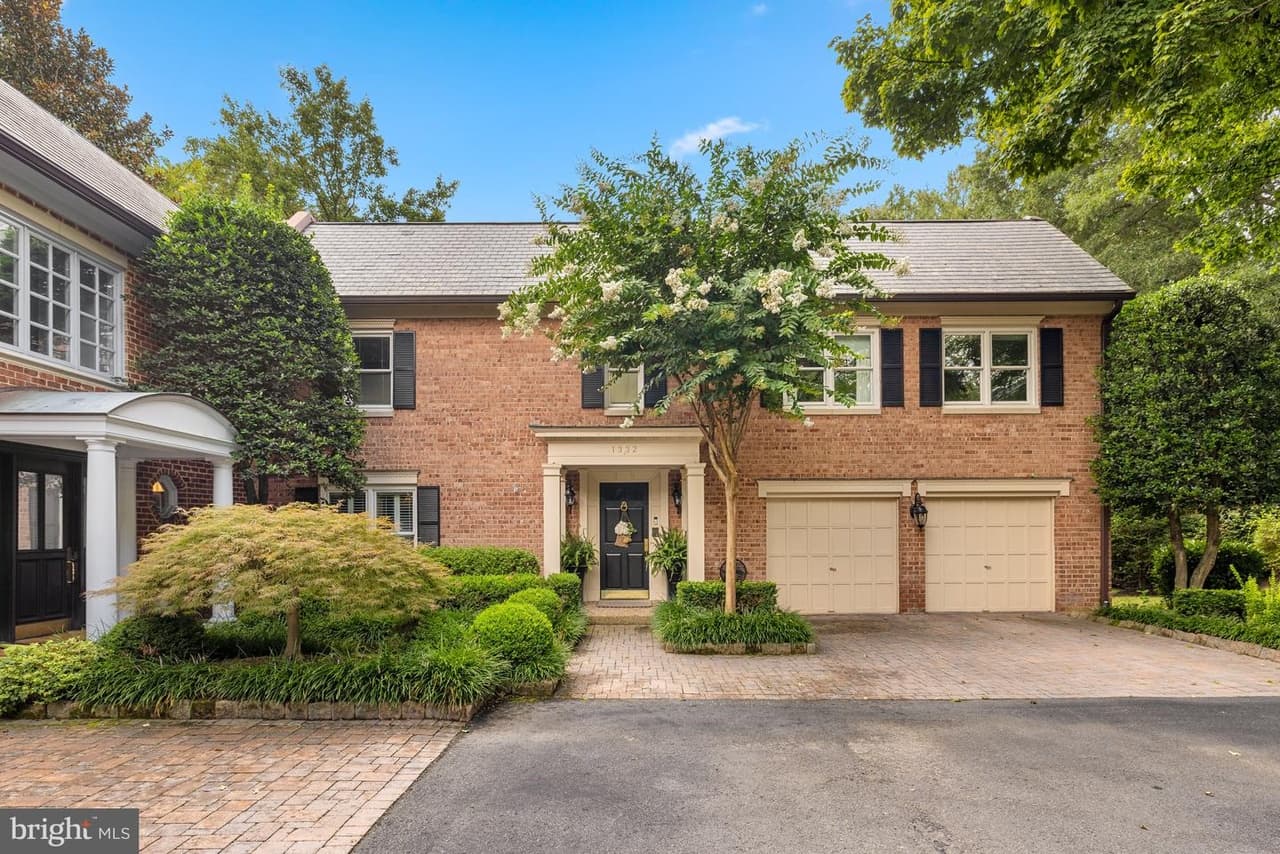 1332 Skipwith - Photo 1
