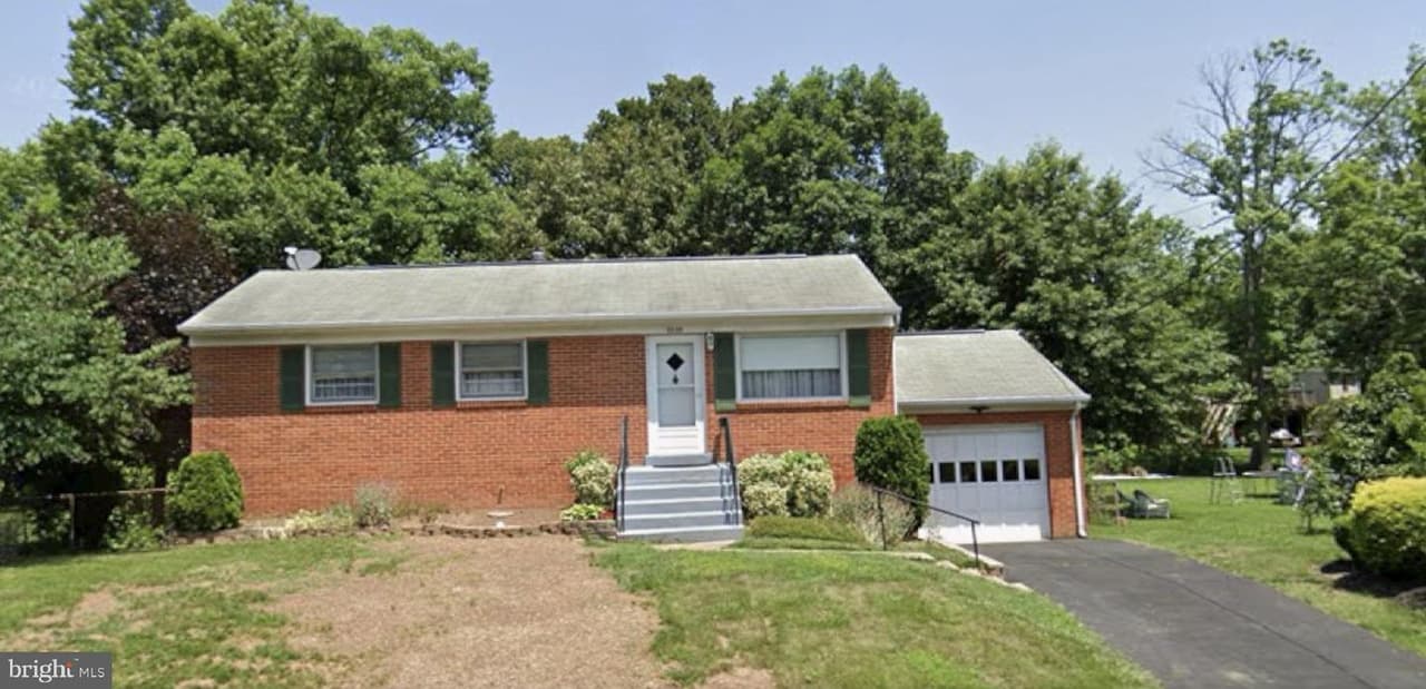 9826 Lomond - Photo 1