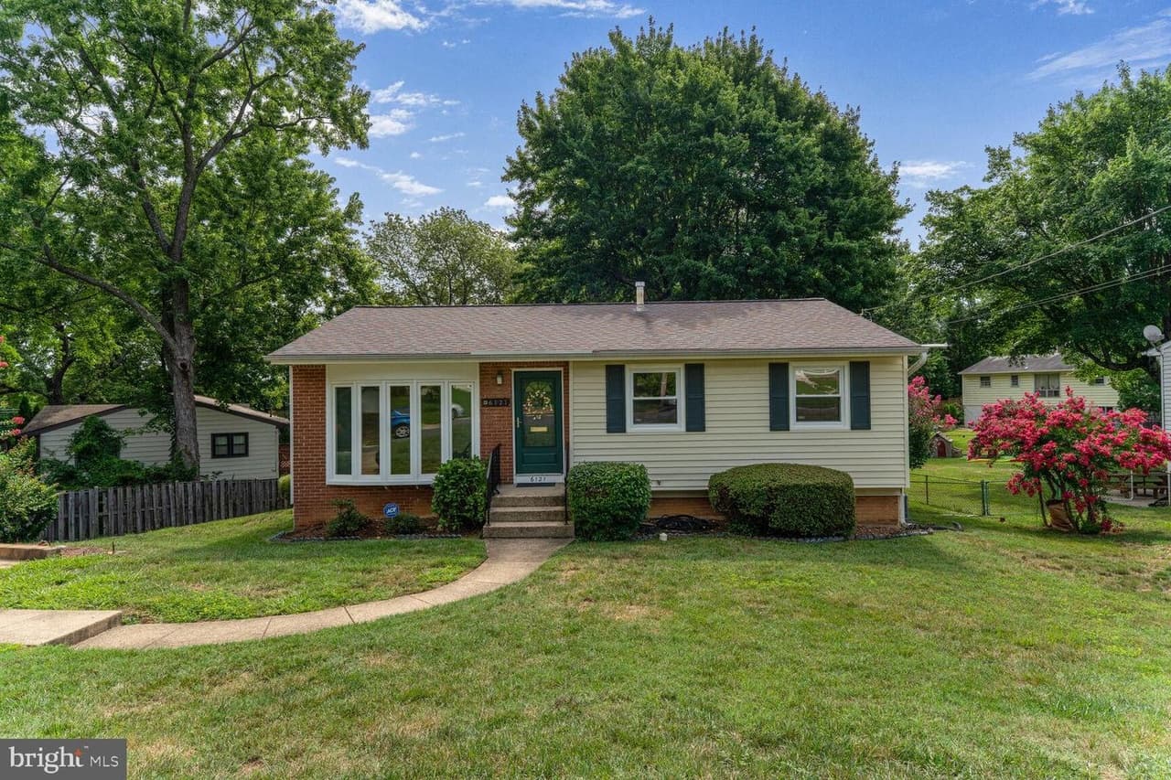 6121 Squire - Photo 1