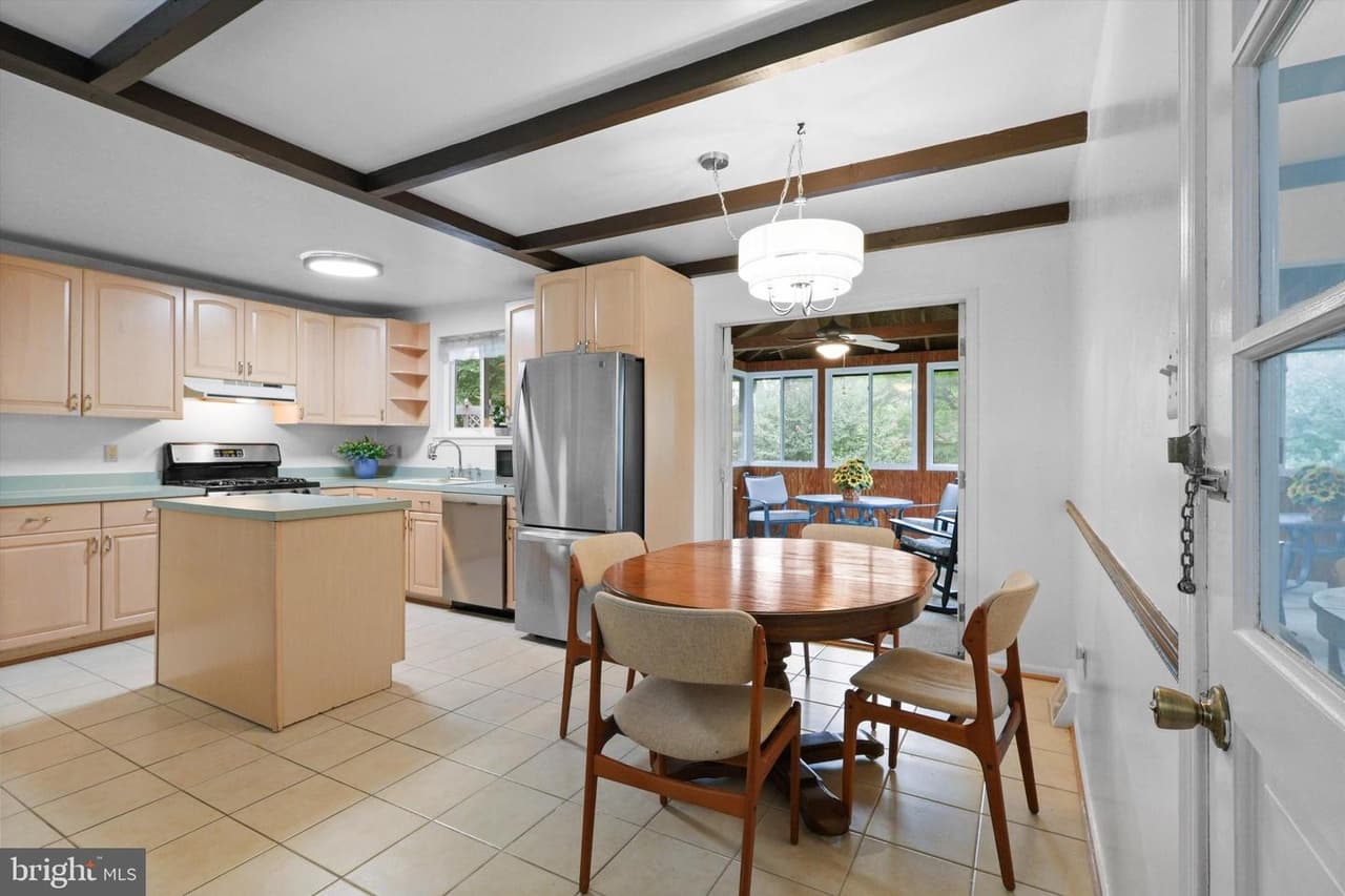 10105 Commonwealth - Photo 1