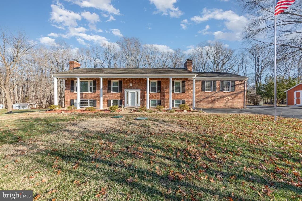 10411 Shaw - Photo 1