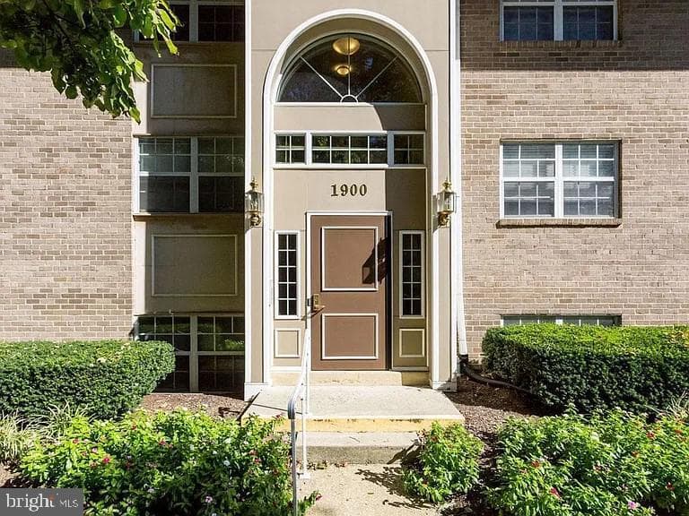 1900 Wilson Unit#T2 - Photo 1