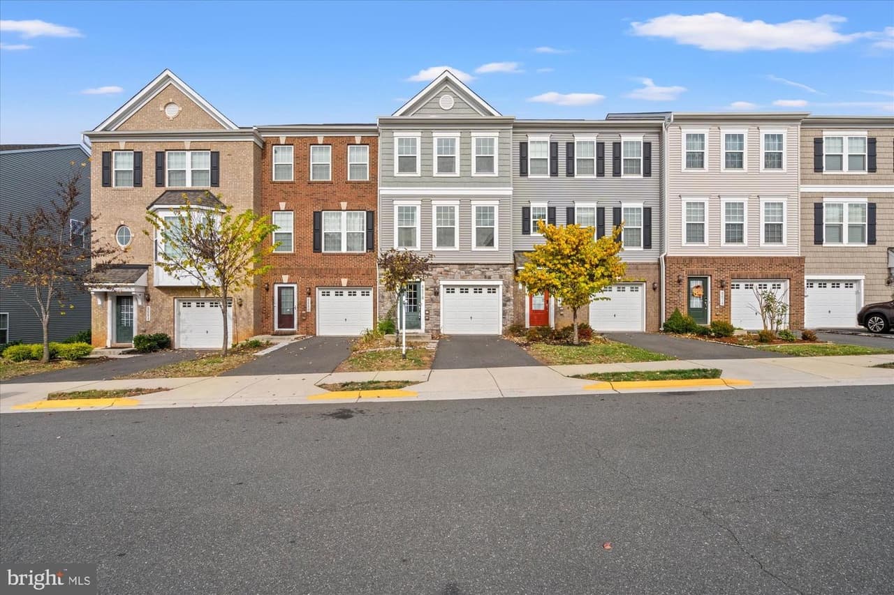 8678 Underhill - Photo 1