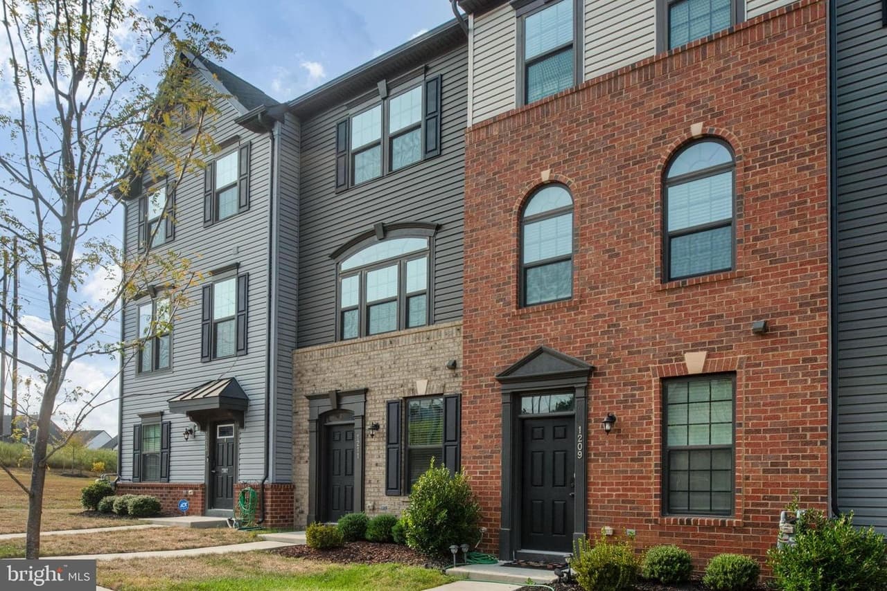 1211 Rampart - Photo 1