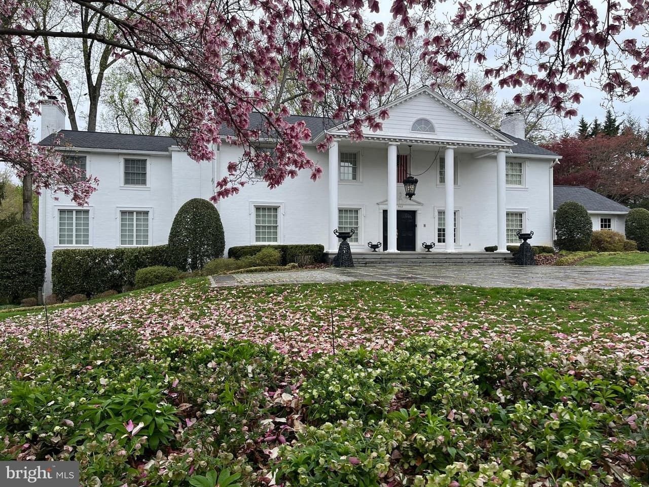 932 Woburn - Photo 1