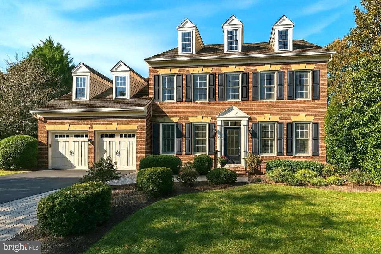 611 Catesby - Photo 1