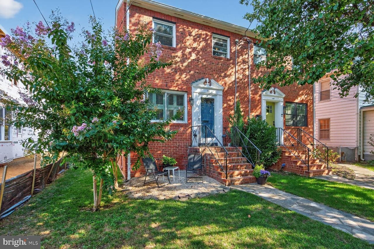 16 E Monroe - Photo 1