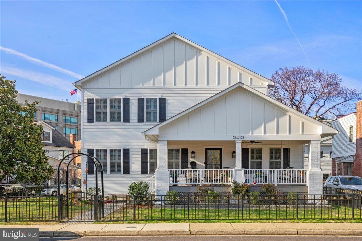 2412 Custis - Photo 1