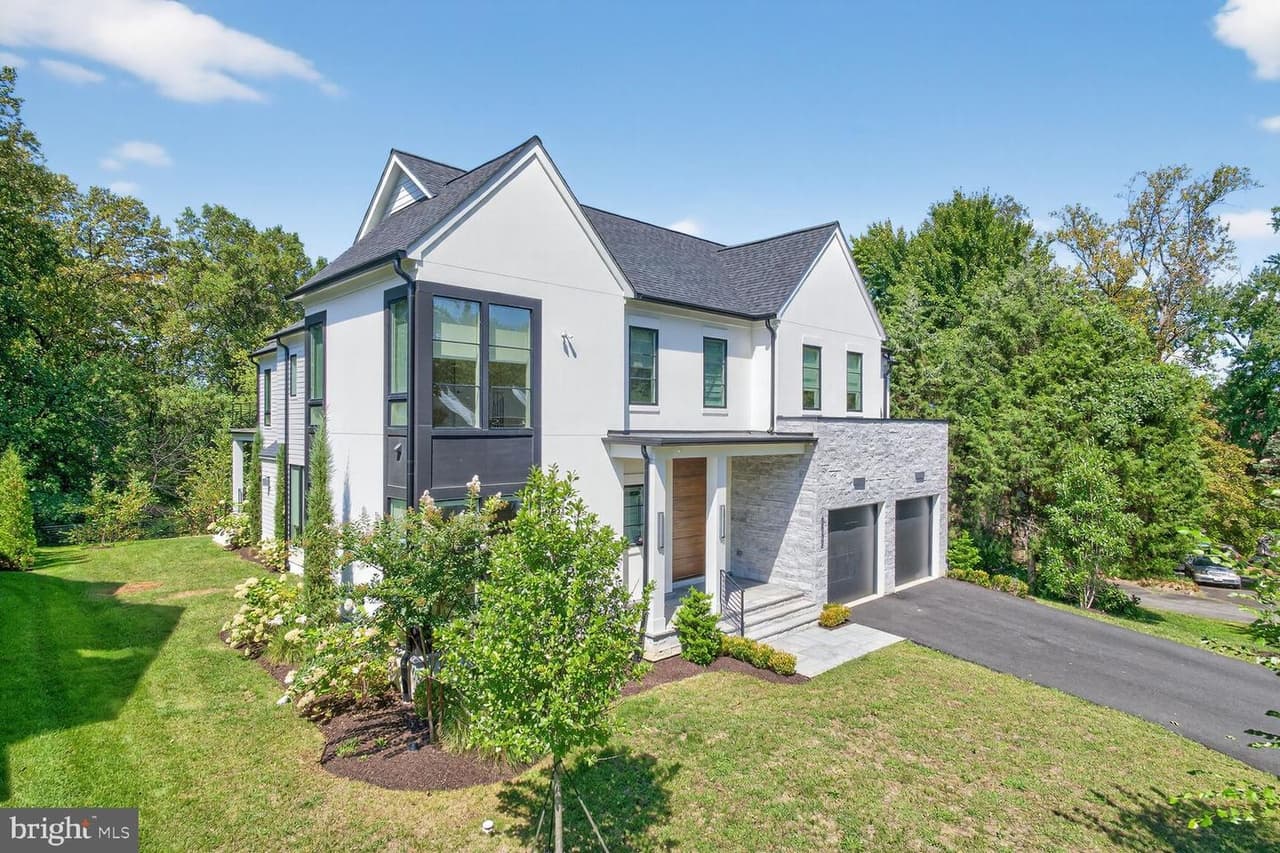 6832 Melrose - Photo 1