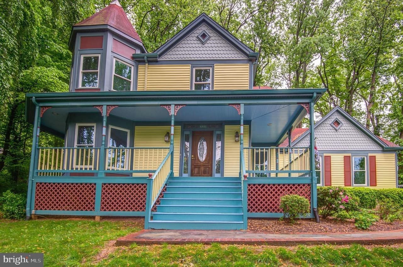 6814 Braddock - Photo 1