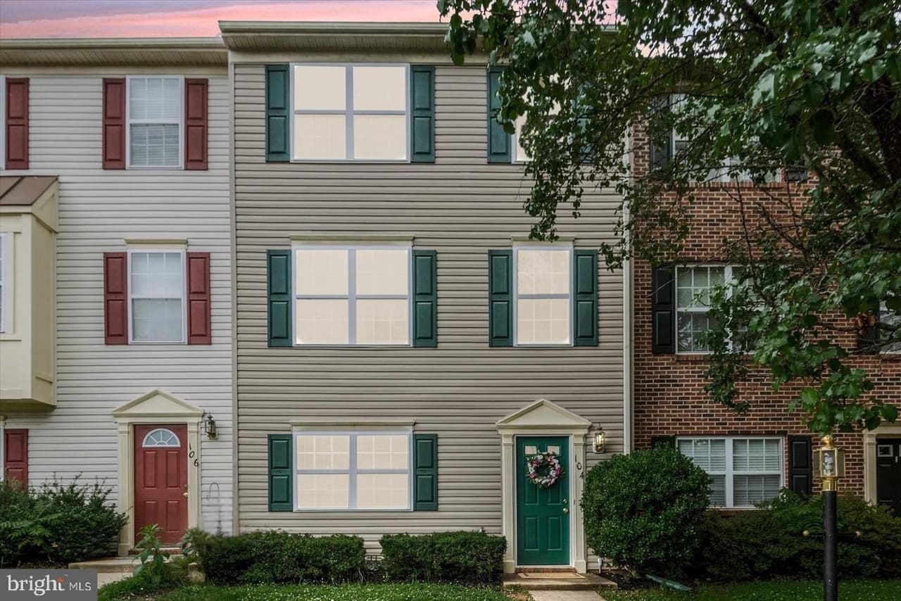 104 Regina - Photo 1