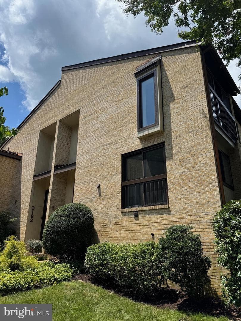 3180 Readsborough - Photo 1