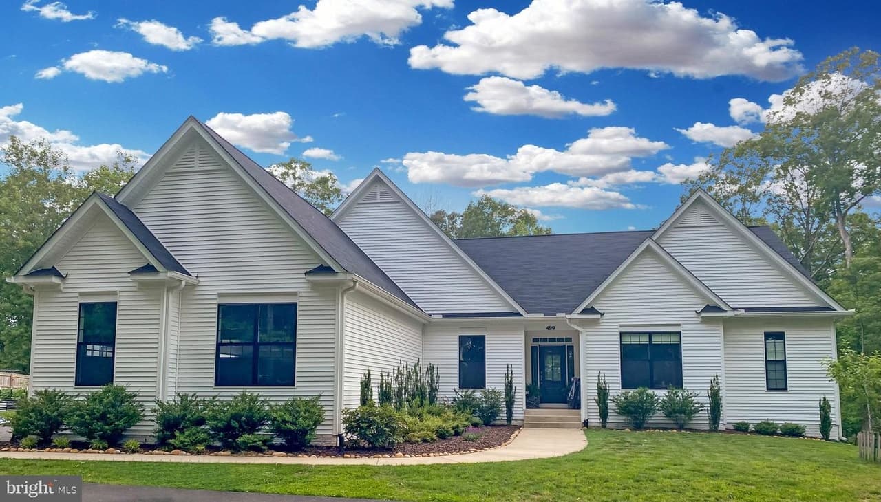 499 Poplar - Photo 1