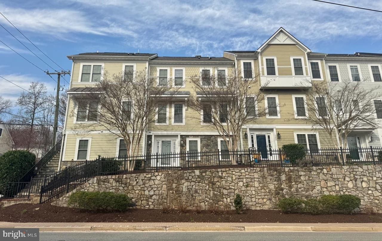 100 Washington - Photo 1