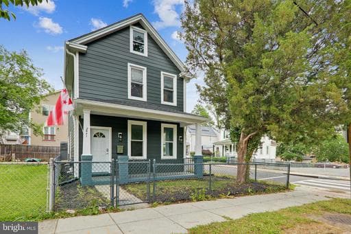 2841 MILLS AVENUE - Photo 1