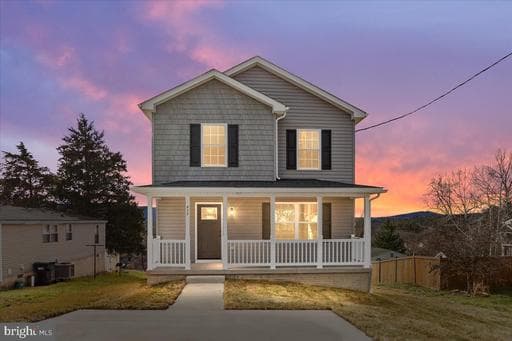 209 EAST LOCUST STREET - Photo 1