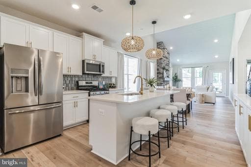 #142-3636 DEXTER COURT