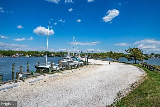 520 HARBOR DRIVE - Photo 1