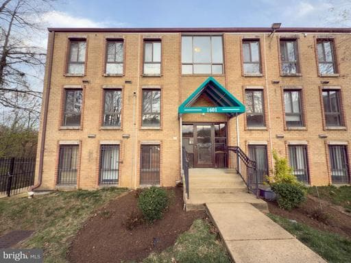 1601 GAINESVILLE STREET 201 - Photo 1