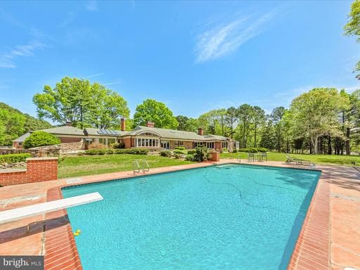 6976 TRAVELERS REST CIRCLE