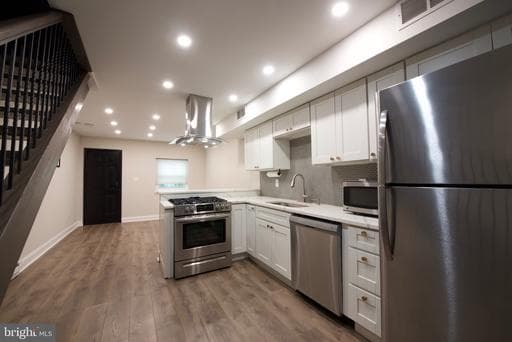 502 S BRADFORD STREET - Photo 1