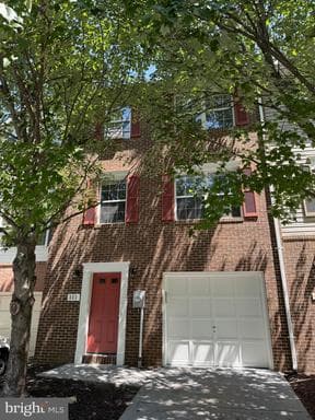 111 RIDGE COURT - Photo 1