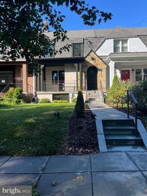 4526 NE SOUTH DAKOTA AVENUE - Photo 1