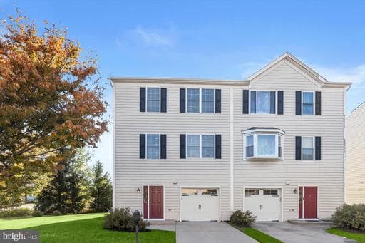 1 KARENDALE COURT - Photo 1