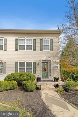 379 CAMBRIDGE PLACE - Photo 1