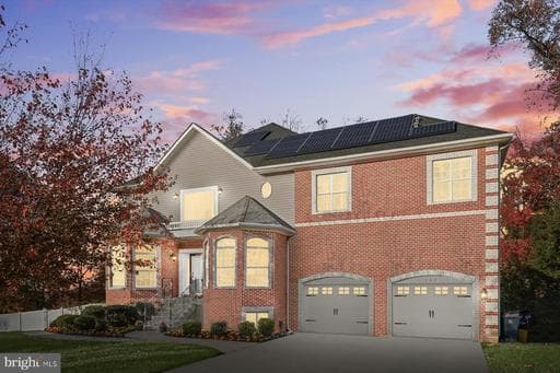 202 BONHILL DRIVE - Photo 1