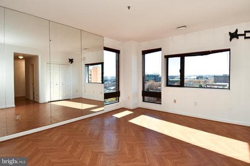 10 E LEE STREET 809