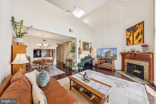 1301 N COURTHOUSE ROAD 1810