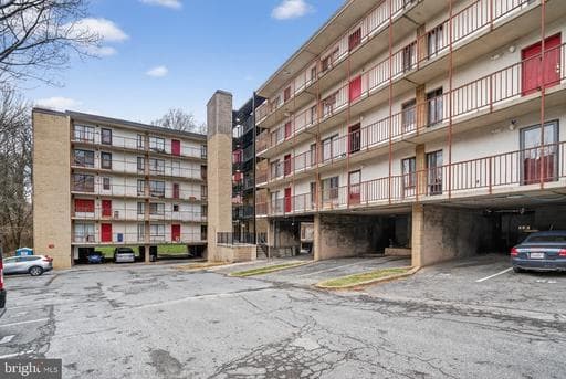 3301 HEWITT AVENUE 403