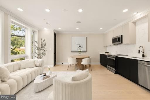2305 NICHOLSON 202