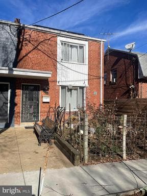 5707 CHILLUM PLACE